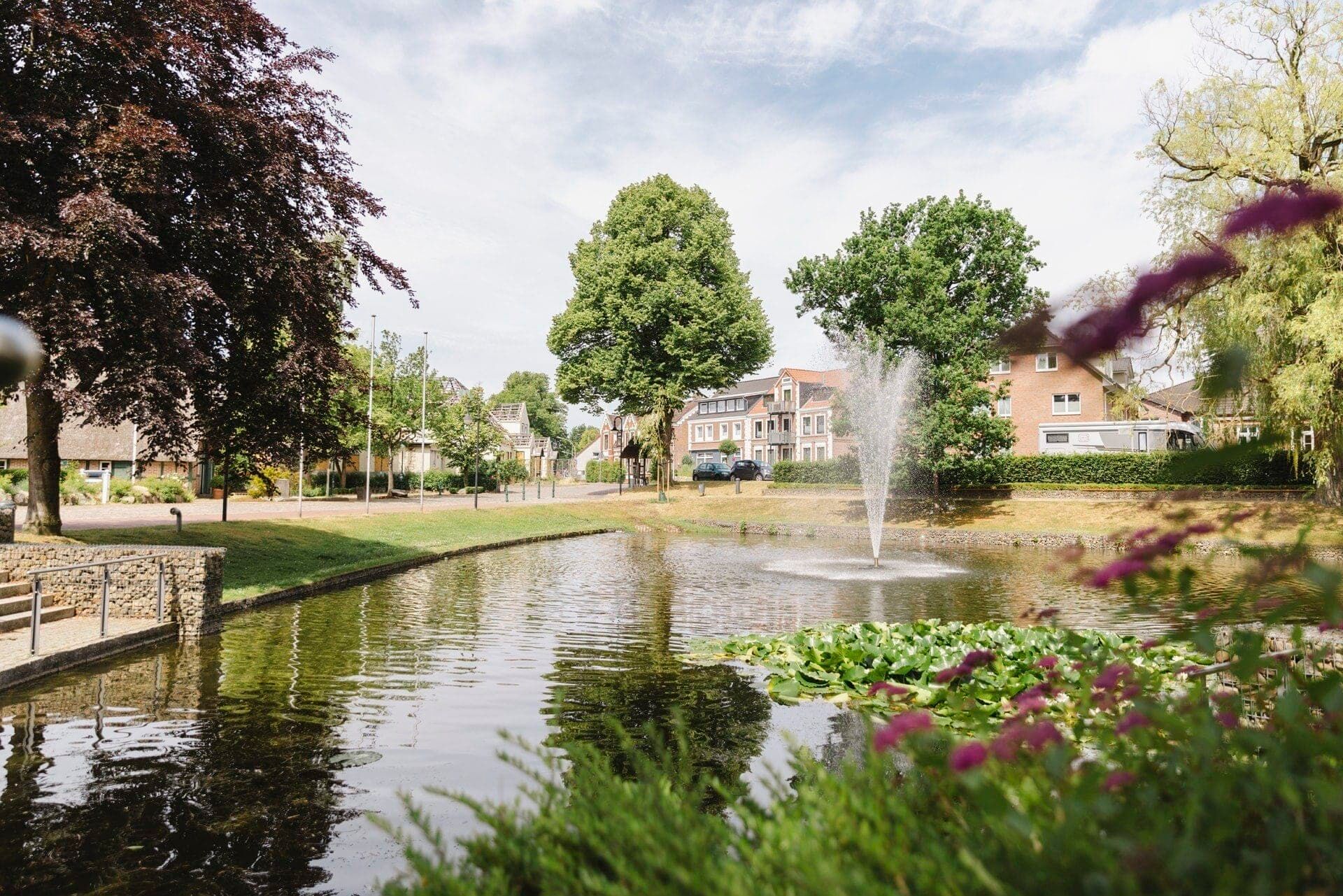 Dorfteich mit Springbrunnen in Schönkirchen